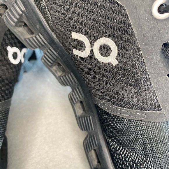 On Running Men’s Black/Charcoal Grey Size 9.5 Model 40.99706 - Picture 5 of 13